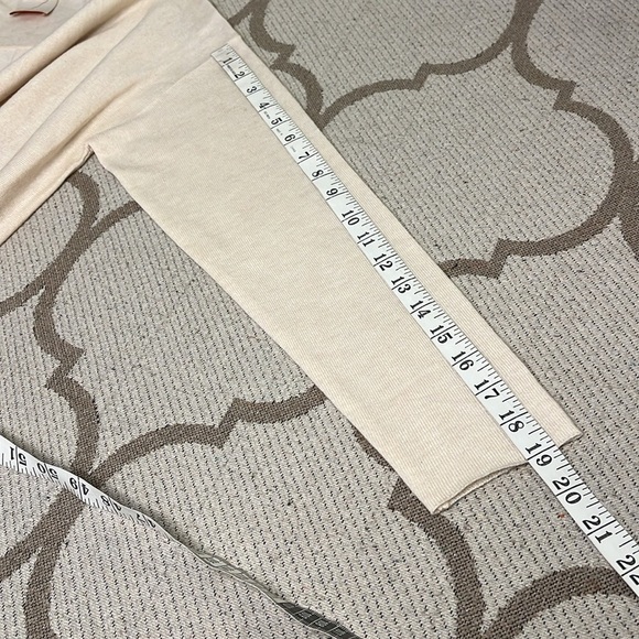 Kerisma Elegant Cream Mercerized wool blend lightweight high low sweater, M/L - Picture 9 of 17